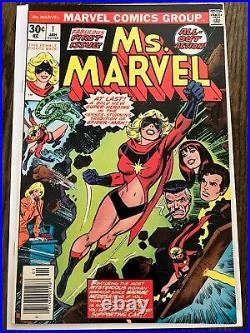 8 Comic lot Ms. MARVEL 1 2 Marvel Super-Heroes 12 14 15 Captain Marvel 3 4 5