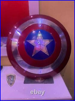 Captain Marvel Exclusive Legends Gear Classic Comic captain America Shield see